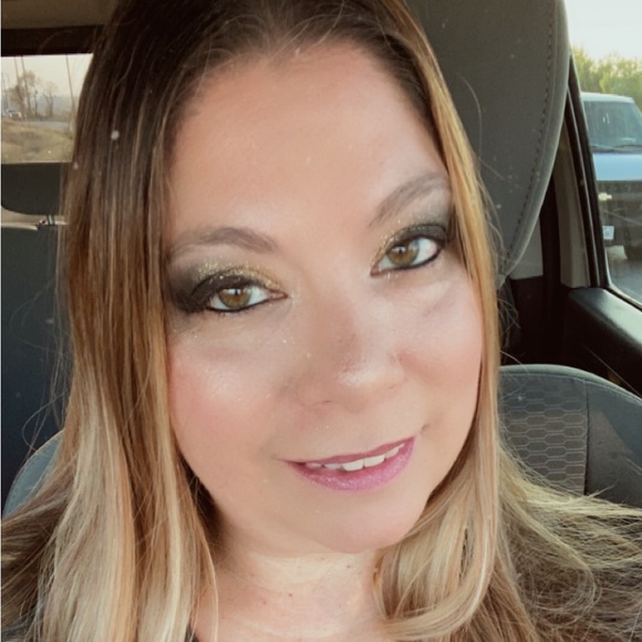 Meet your Posher, Laura - Picture 2 of 2